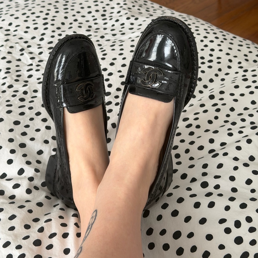 CHANEL Glossy Black Loafers with Logo